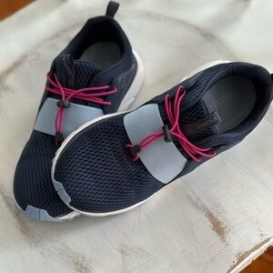 Women’s Vionic Blue and Pink Sneakers Lightweight Mesh Design